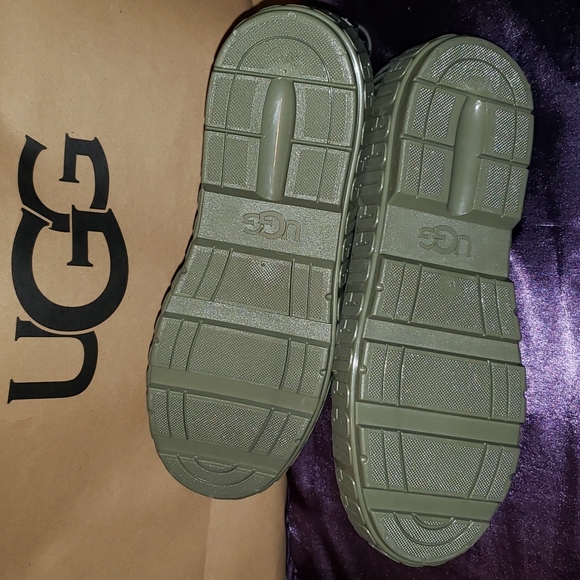 Women's Ugg Drizlita Boot in Burnt Olive Size 11. New. Never Worn. - Picture 5 of 5